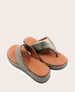 GENTLE SOULS - Daya Metallic Thong Sandal><noscript><img width=