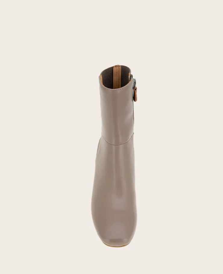 GENTLE SOULS - Emily Leather Elastic Side Zip Boot>Kenneth Cole