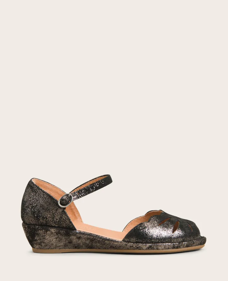 GENTLE SOULS - Lily Moon Ankle Strap Sandal>Kenneth Cole Sale