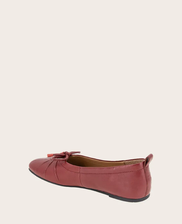 GENTLE SOULS - Marilyn Leather Pleated Ballet Flat>Kenneth Cole
