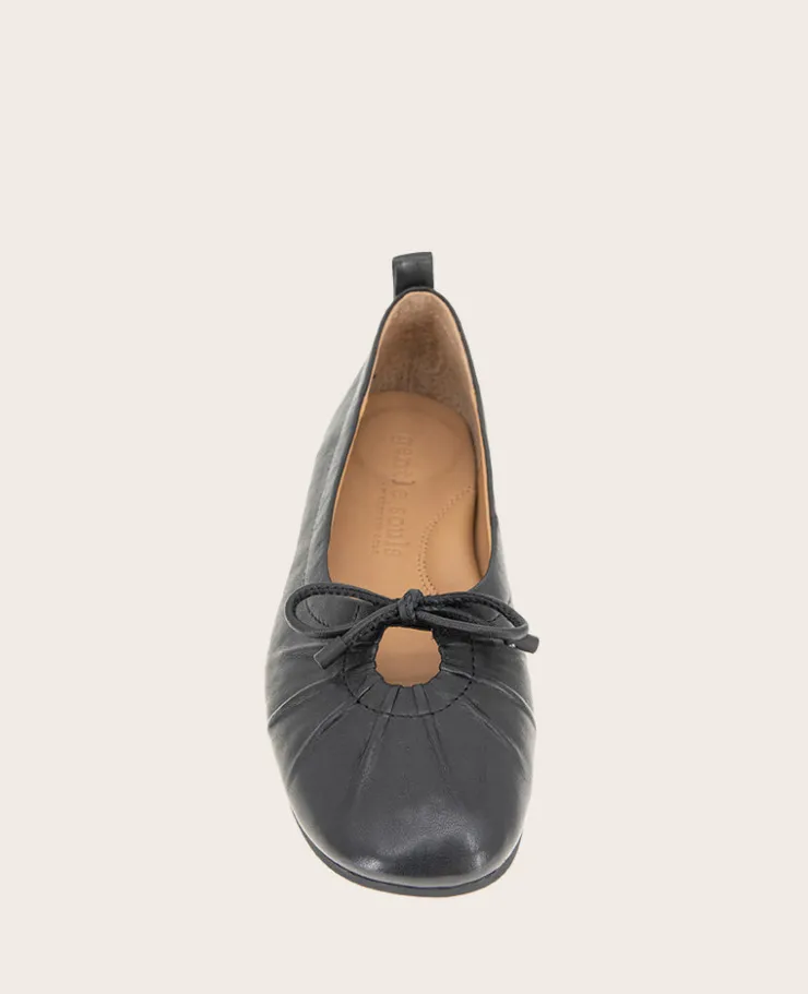 GENTLE SOULS - Marilyn Leather Pleated Ballet Flat>Kenneth Cole