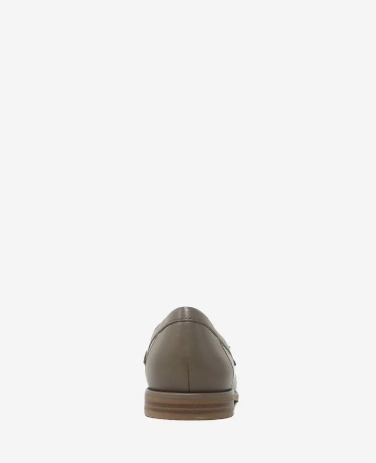 Lyra Leather Loafer>Kenneth Cole Outlet