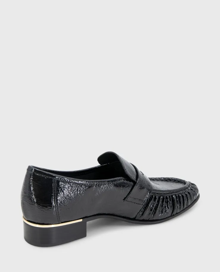 Reece Crinkle Patent Penny Loafer>Kenneth Cole