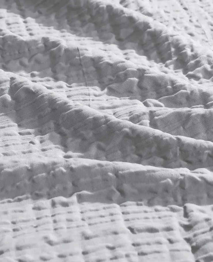Serenity Wavy Lines Comforter Set>Kenneth Cole Best