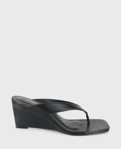 Susannah Leather Thong Wedge Sandal>Kenneth Cole Outlet